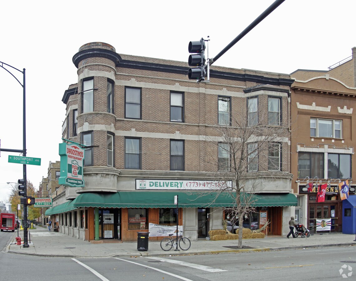 Photo - 1351 W Addison St Apartments