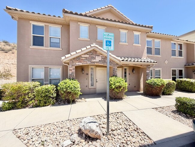 Building Photo - Fossil Hills #51-Beautiful town home near little valley
