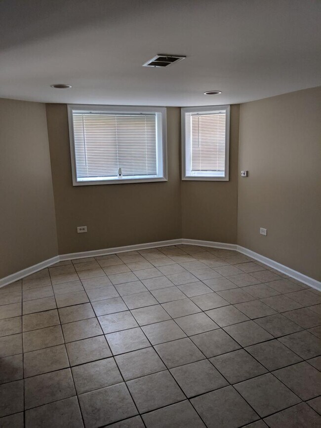 2614 N Springfield Ave Unit GF
