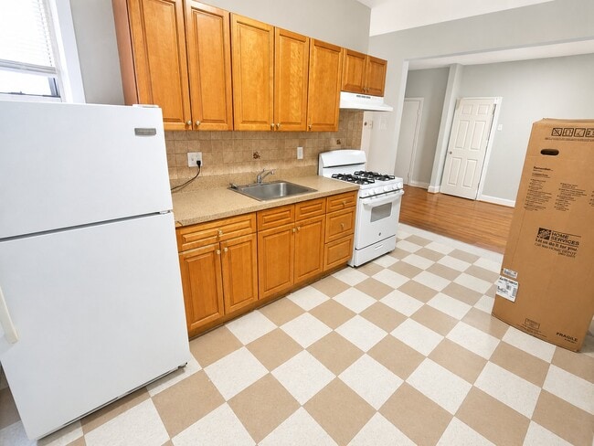 Photo - 383 Clifton Ave Unit R1