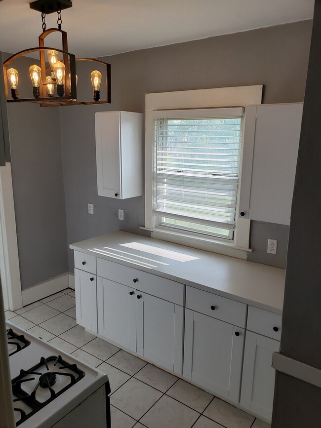 Kitchen - 2920 Columbus St Unit 2W