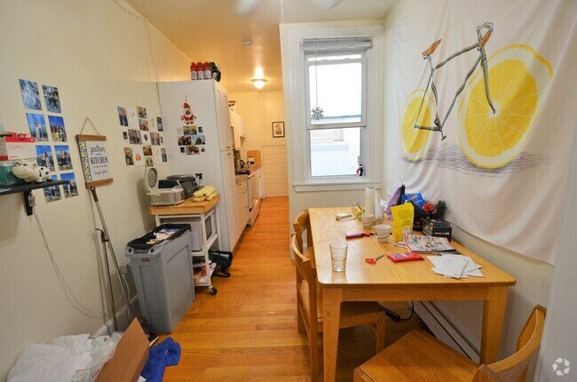 Building Photo - 31 Line St Unit 3 Rental