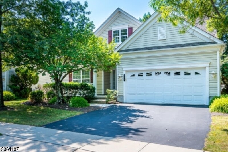 Photo - 233 Knollcrest Ct House