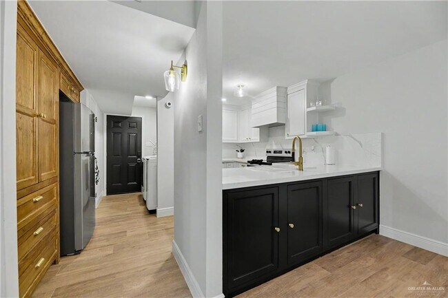 Photo - 21 Yz Ave