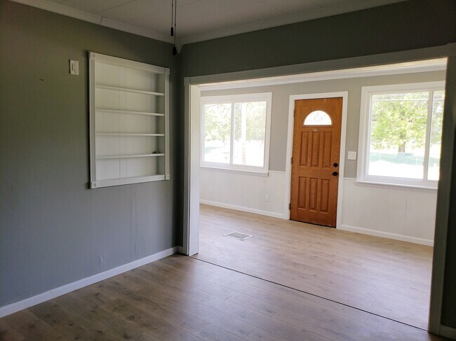 Photo - 1525 E Elm St