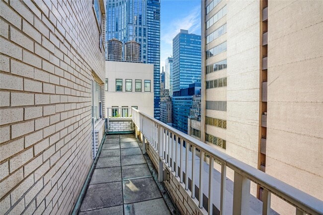 Building Photo - 153 E 57th St Unit 20C Rental