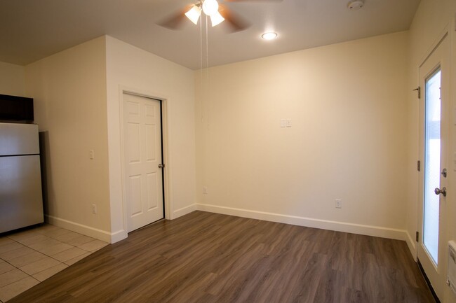 Photo - Contemporary Studio in Sullivan's Gulch! Unit 05