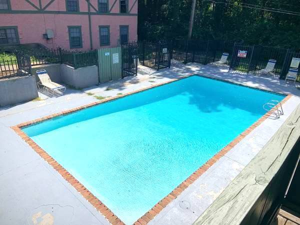 Amazing Outdoor Pool - Kensington Park Apartments