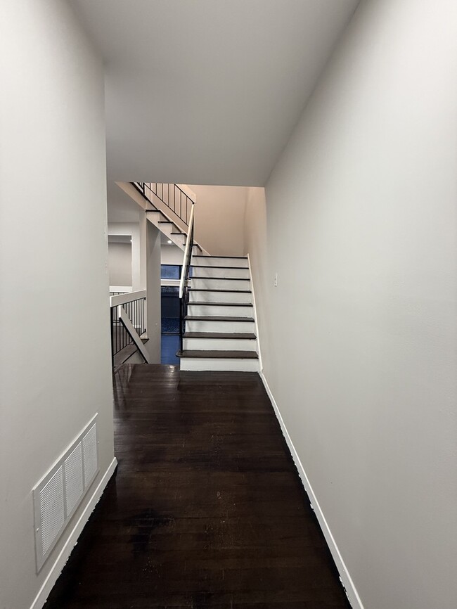 Photo - 440 Tall Oak Ln