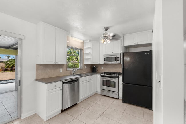 Photo - 225 E Ilex Dr