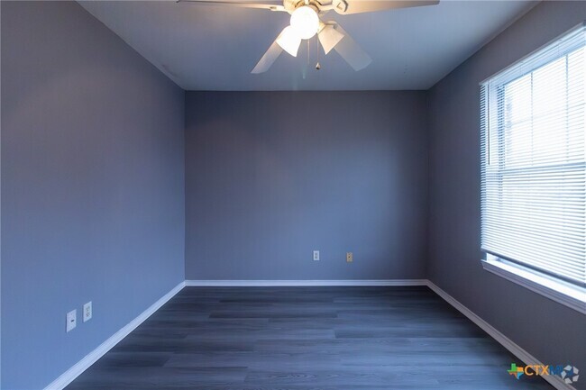 Building Photo - 3409 Toledo Dr Unit B Rental