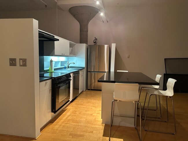 Building Photo - 1500 Park Ave Unit 219