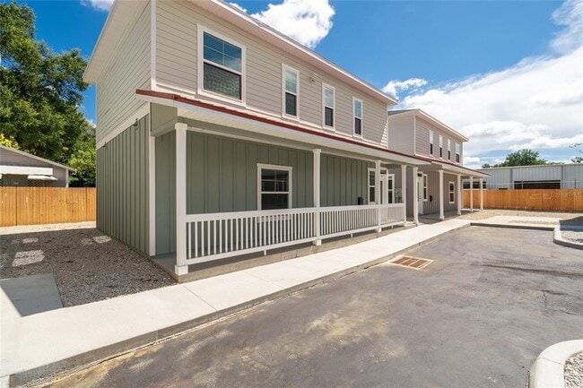 Building Photo - 622 NW 3rd Ave Unit 5