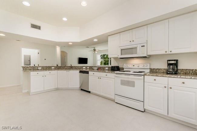 Building Photo - 9021 Las Maderas Dr Unit 202