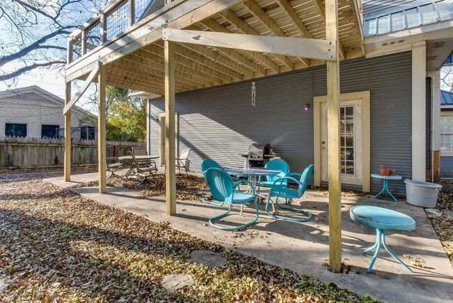 Photo - 3109 Hemphill Park