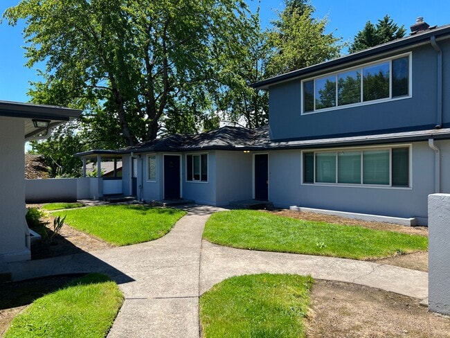 Building Photo - Stunning / Extra Large 1-Bedroom! Faux Hardwood Floors, Washer & Dryer, Stainless Appliances & Pe... Unit 215