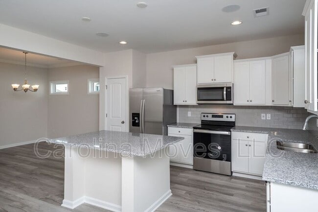 Photo - 132 Strongridge Trl