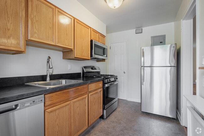 2BR, 1BA Duplex - Kitchen