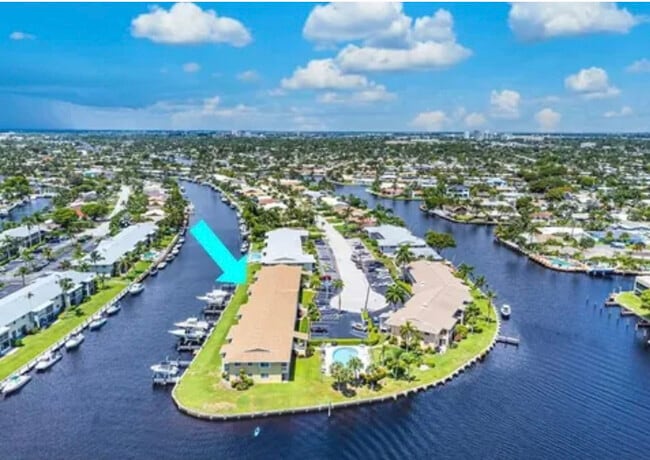 Building Photo - 700 SE 7th Ave Unit 5