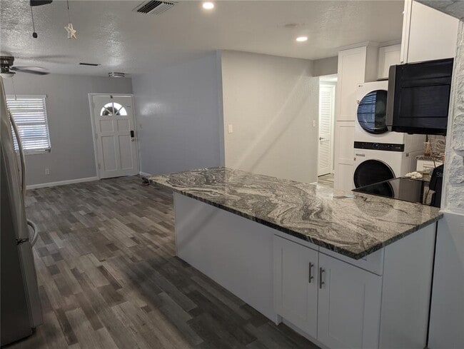 Photo - 206 N Gunlock Ave