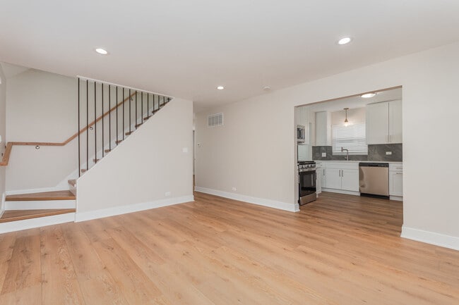 Photo - 124 46th Ave