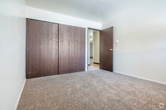 2BR, 1BA - 950SF - Bedroom
