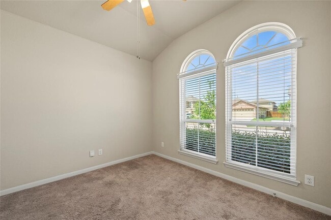 Photo - 307 Limestone Creek