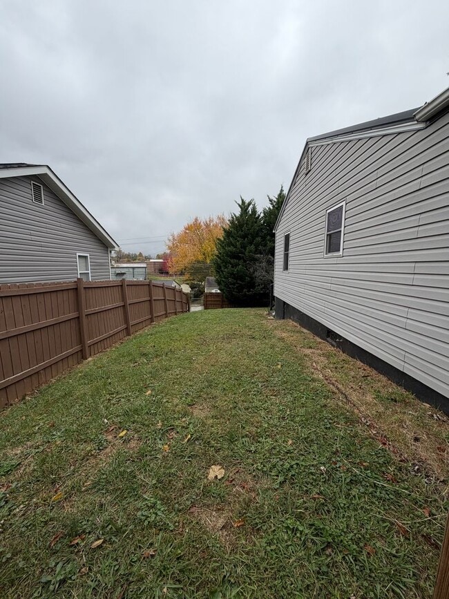 Photo - Modern JC Rental Near ETSU + JCMC — Pet Fr...