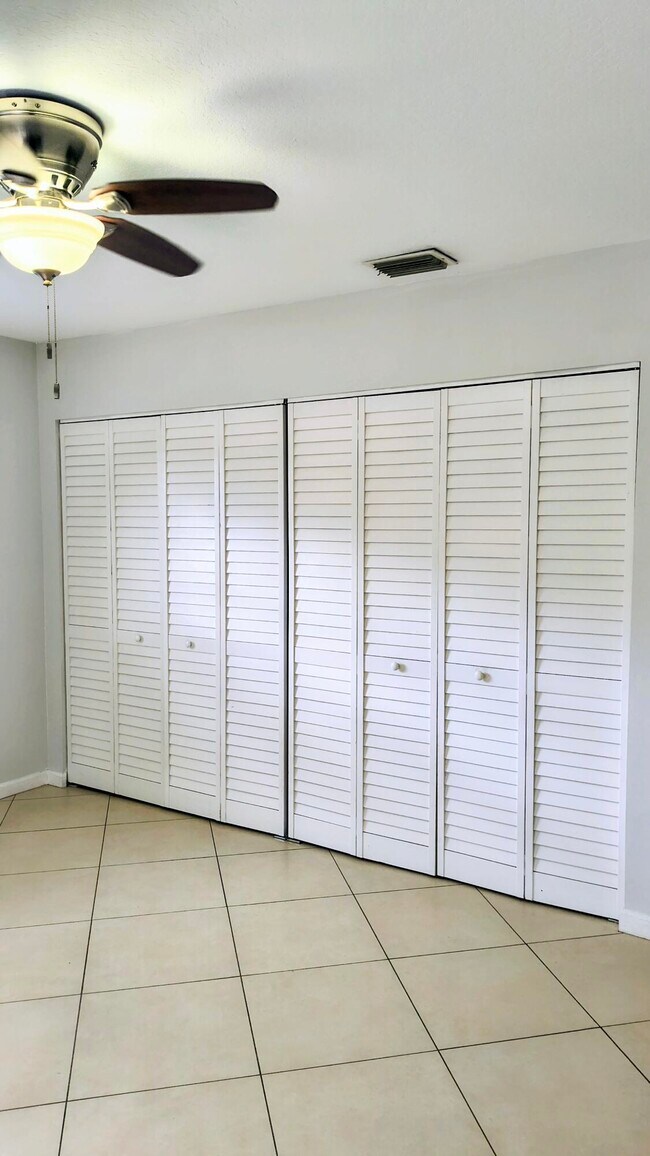 Photo - 1170 Staghorn St