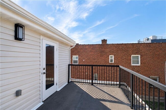 Photo - 2171 Hendrickson St