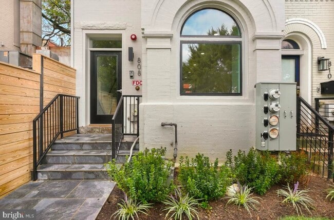 Photo - 808 12th St NE