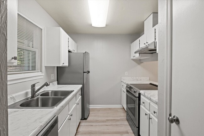 Building Photo - 4155 Brewster Rd Unit B Rental