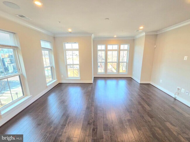 Photo - 820 Fern Pl NW