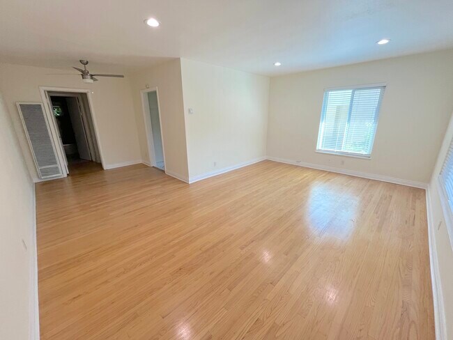 Photo - 1417 N Harper Ave