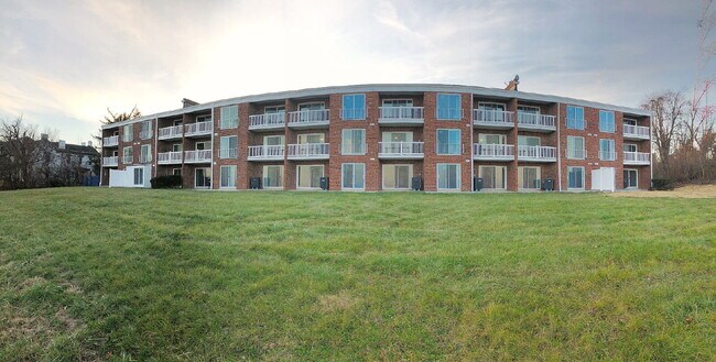 Building Photo - 2600 Bushnell St Unit 21