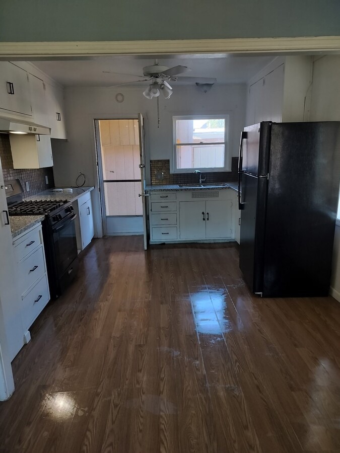 Photo - 1574 Bonnell Ave