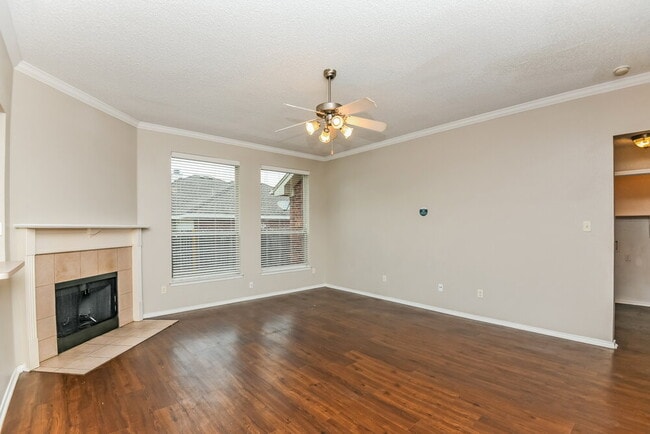 Photo - 825 Mesa Vista Dr