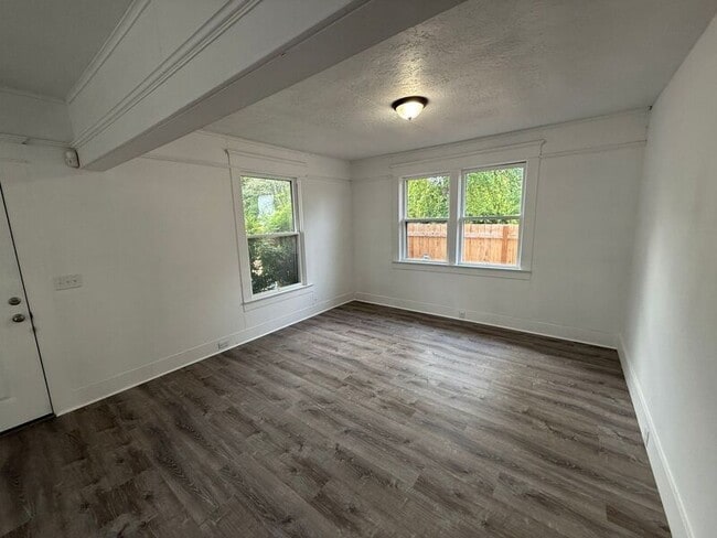 Photo - 2350 Marion St SE