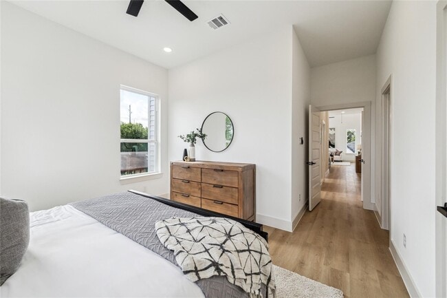 Photo - 415 Clearwater St