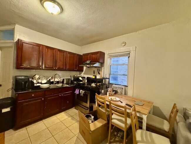 Building Photo - 3 Warwick St Unit 2