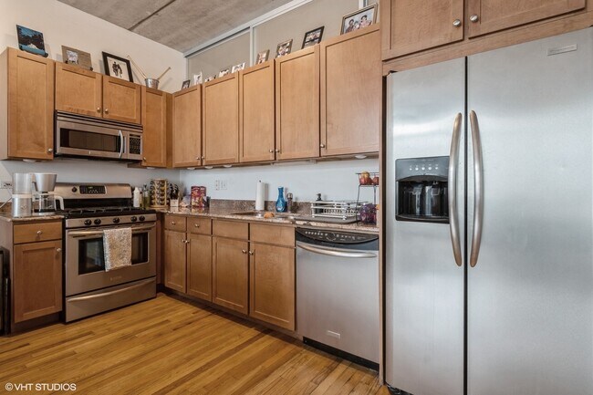 Photo - 630 N Franklin St Unit 1001