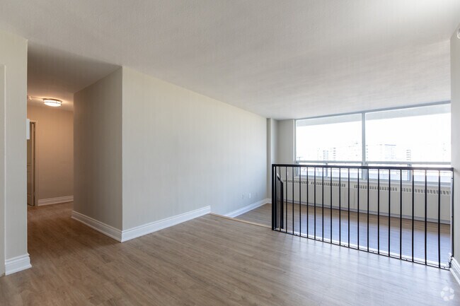2BR, 1BA, 930SF - Dining Room - 6171 Bathurst St