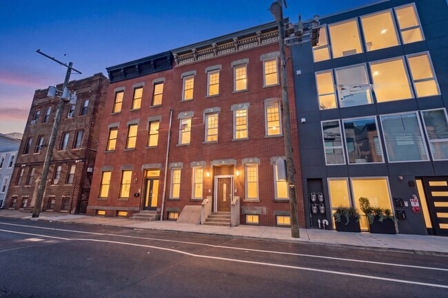Building Photo - 136 New York Ave Unit 202