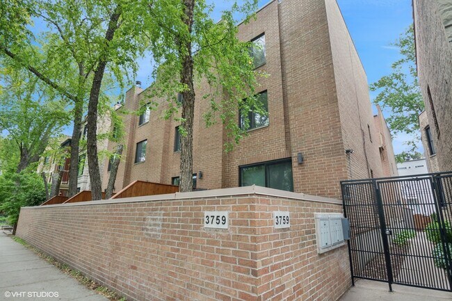 Photo - 3759 N Kenmore Ave Condo Unit A
