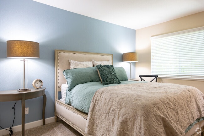 1BR, 1BA - 692SF