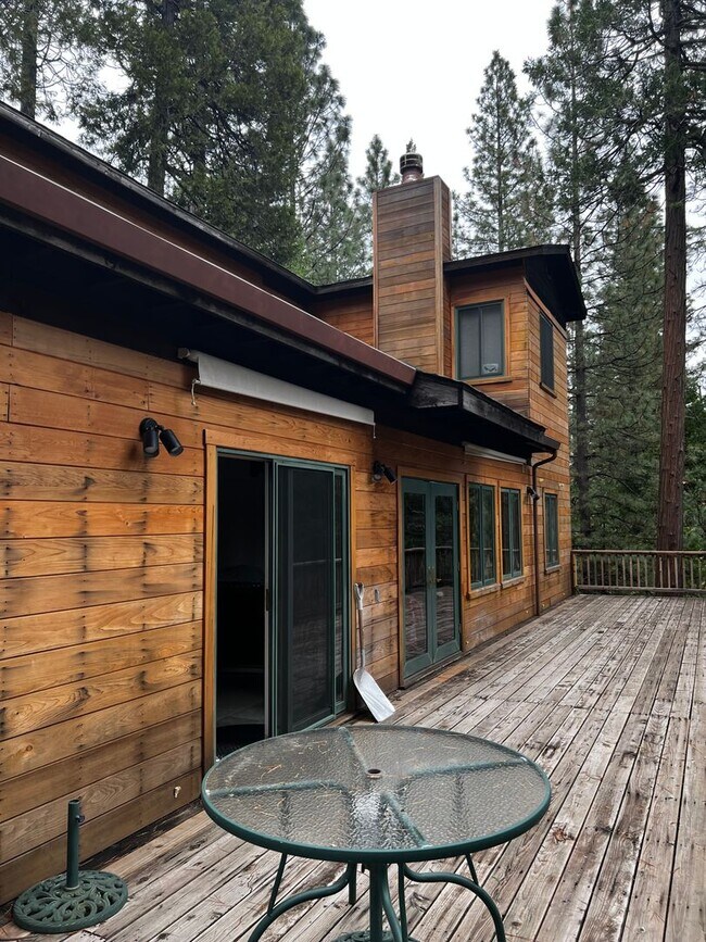 Large Pioneer Home House Rental in Pioneer, CA