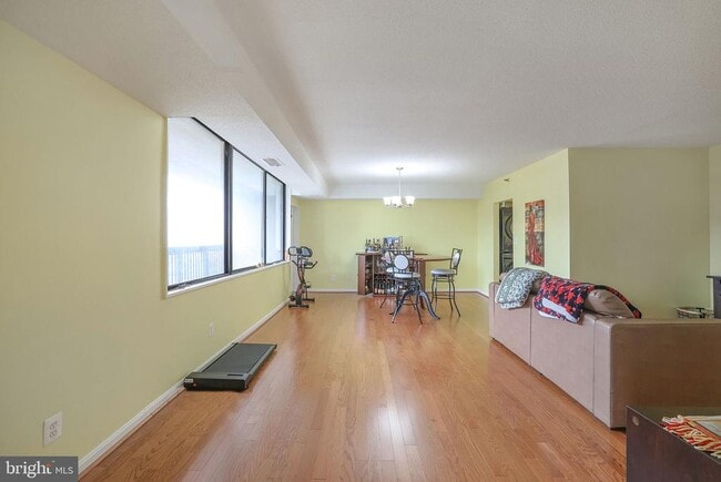 Photo - 3713 S George Mason Dr Unidad 1011