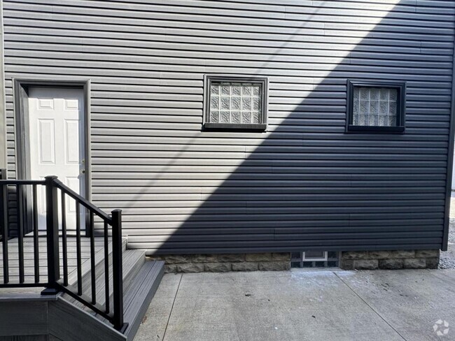 Building Photo - 236 S Market St Rental