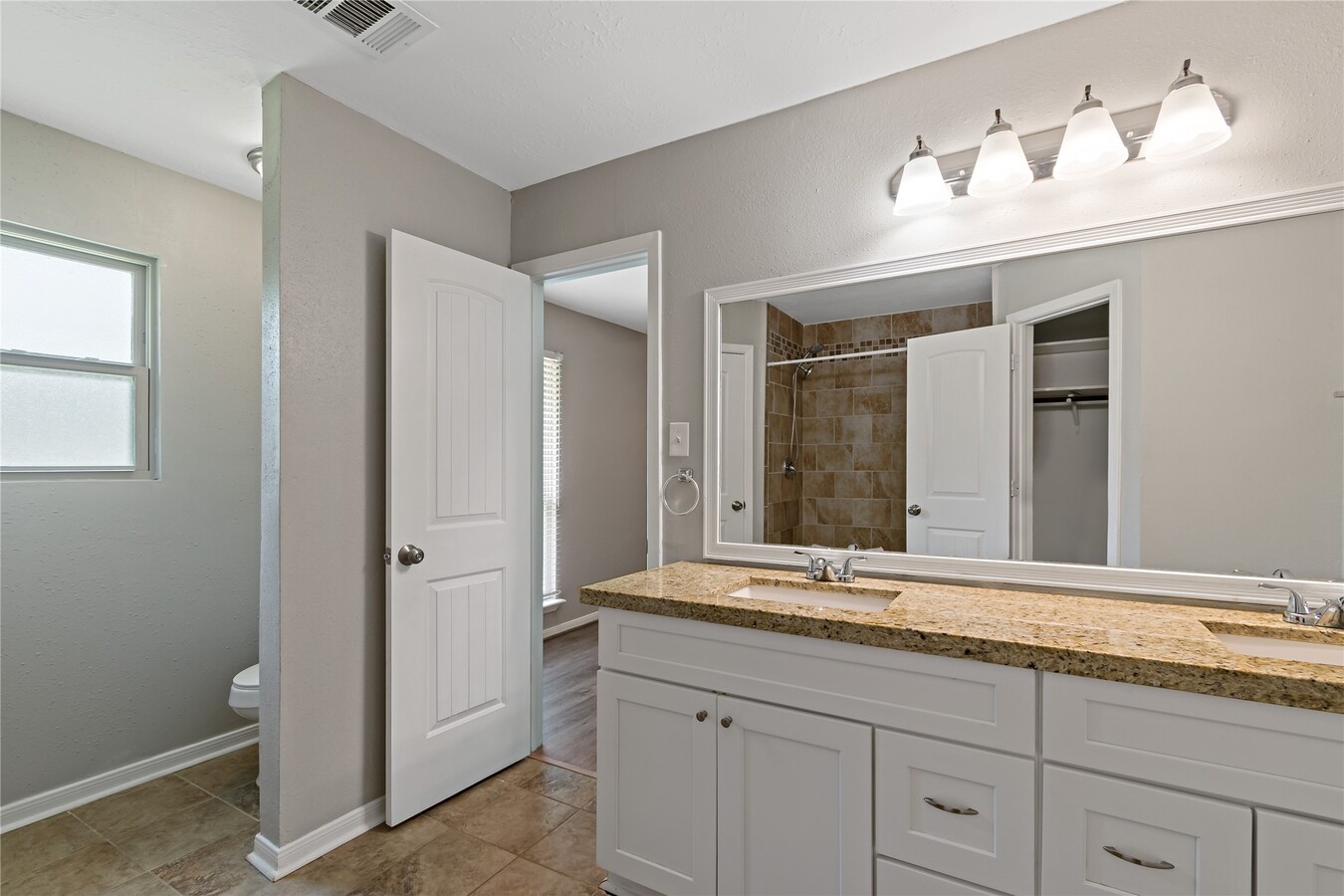 Photo - 1019 Huntington Dr