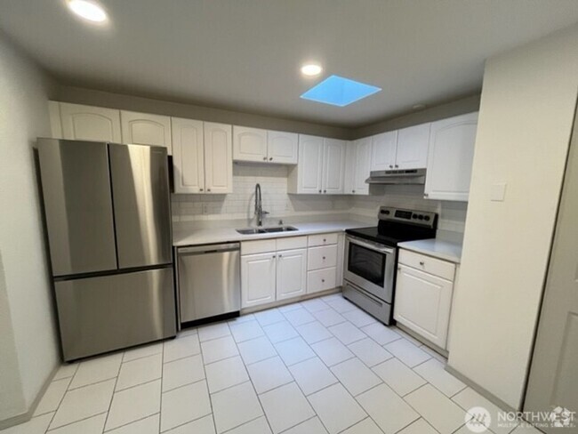 Building Photo - 3 Bd / 1Ba Renton Condo Unit P4